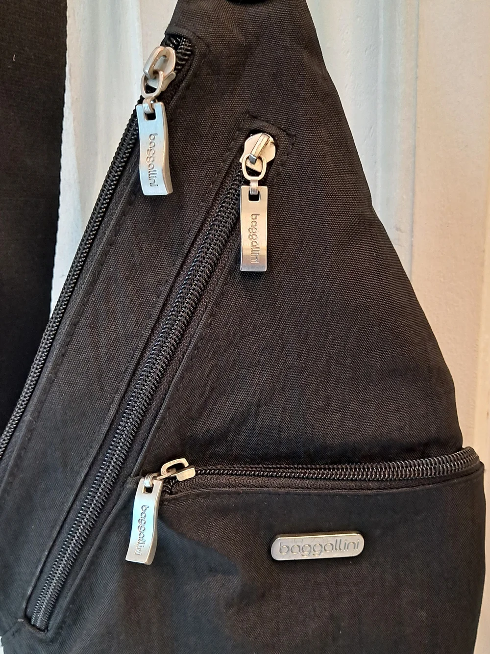 Baggallini Black Mini Crossbody Sling Lightweight Nylon Secure Travel Compact